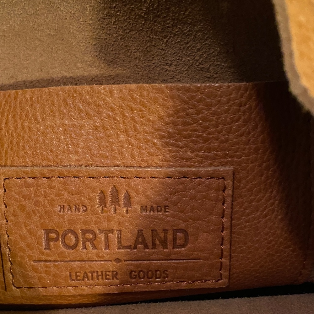 Portland Leather Shoulder Bucket Bag - Picture 5 of 5